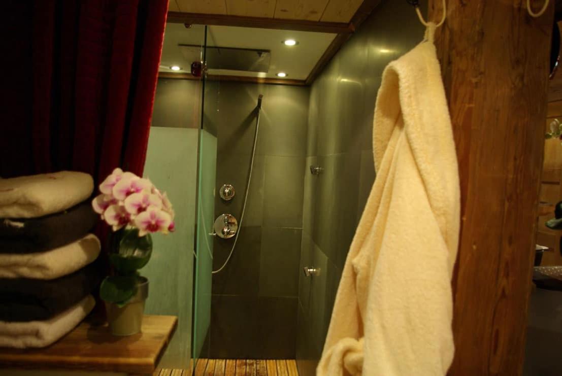 Hotel Les Chalets De Philippe Avec Jacuzzis Privatifs Chamonix Exterior photo